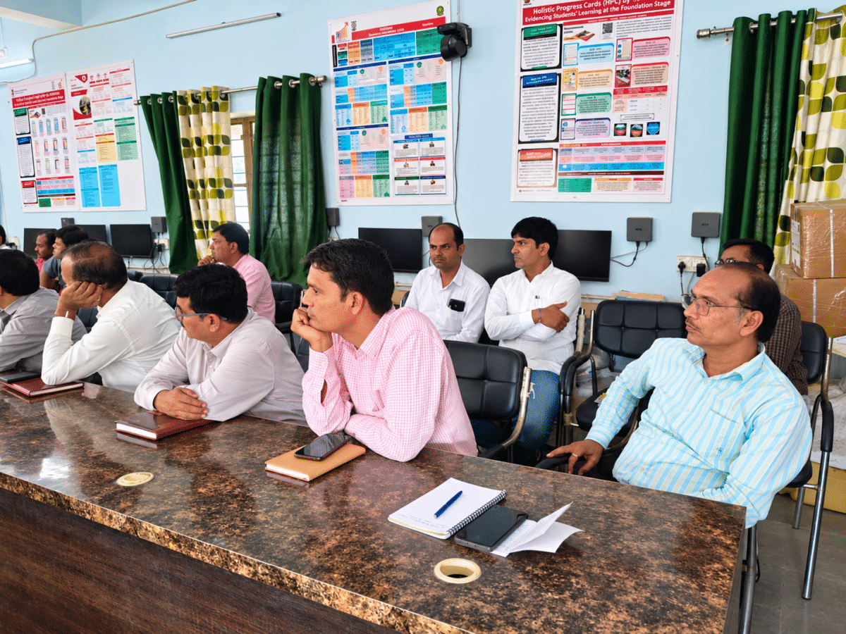 गंगापुर सिटी ब्लॉक निष्पादक समिति बैठक में अधिकारियों द्वारा शिक्षा व्यवस्था की समीक्षा